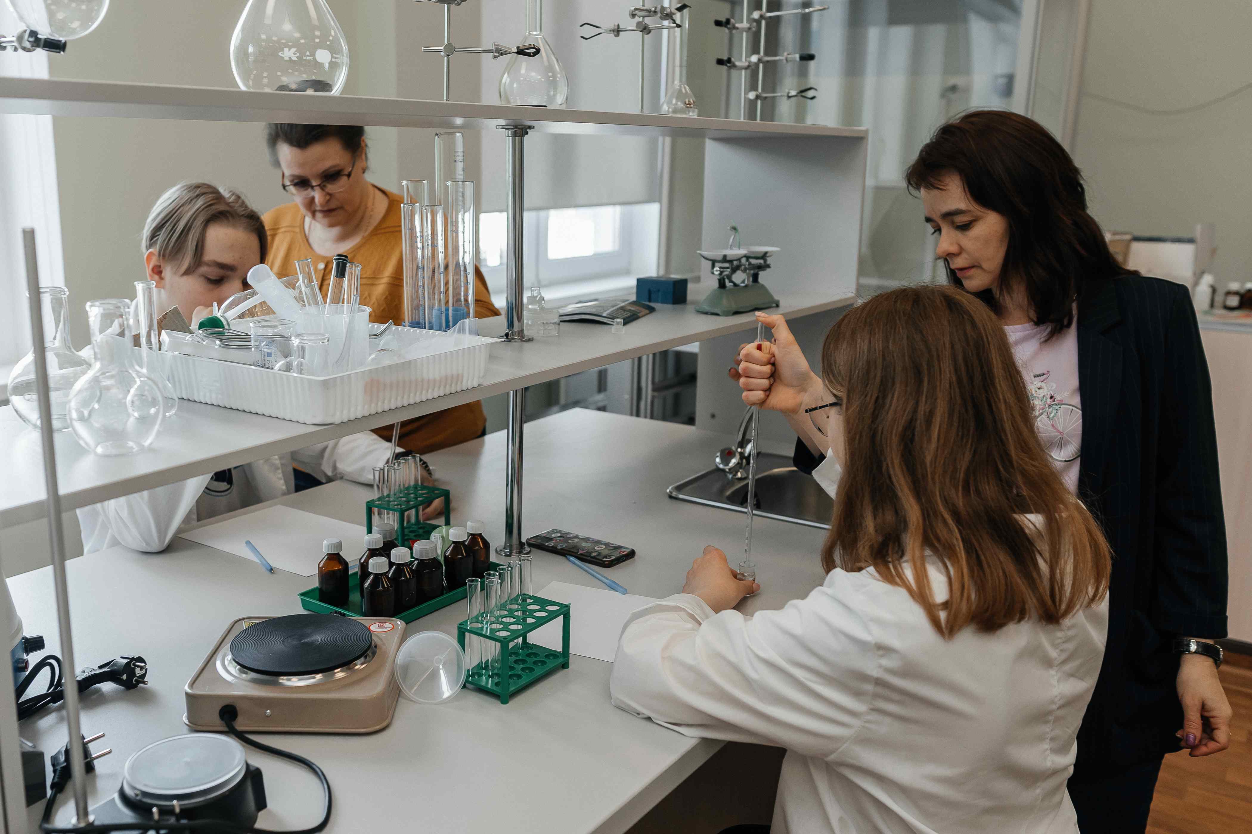 Олимпиаду по химии для школьников проводит Мининский университет