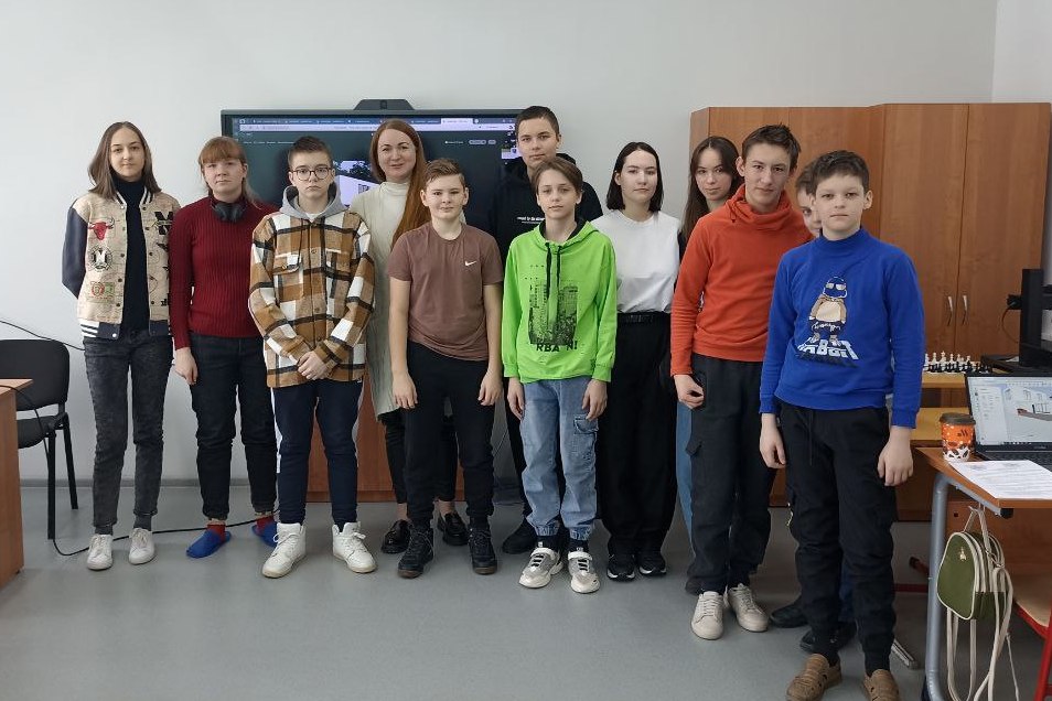 Преподаватели Мининского рассказали воспитанникам центра «Юный автомобилист» о профессии дизайнера среды