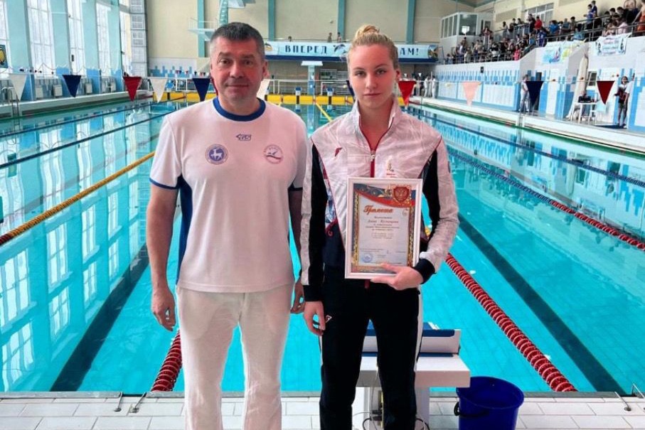 Студентка Мининского завоевала золотые и серебряные награды на соревнованиях по плаванию