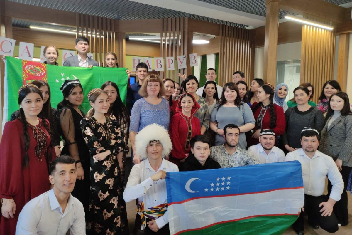   Иностранные студенты лингвистического факультета встретили весенний праздник Навруз