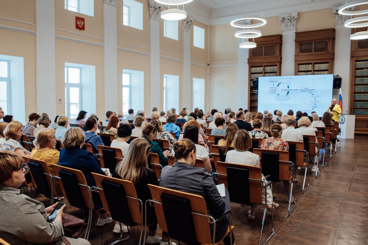 Мининский университет рассказал директорам школ, как закрыть дефицит в учителях Мининский университет рассказал директорам школ, как закрыть дефицит в учителях