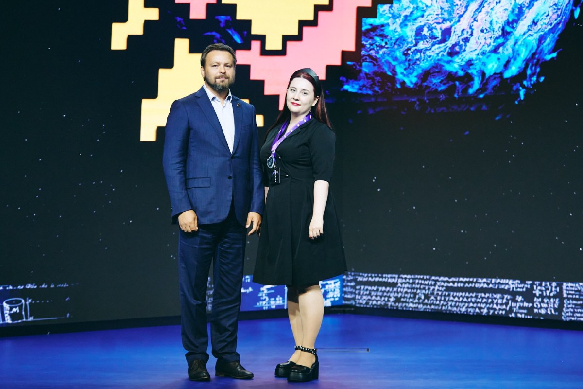 Ректор Мининского университета наградил золотую медалистку олимпиады «Я – профессионал» Ректор Мининского университета наградил золотую медалистку олимпиады «Я – профессионал»