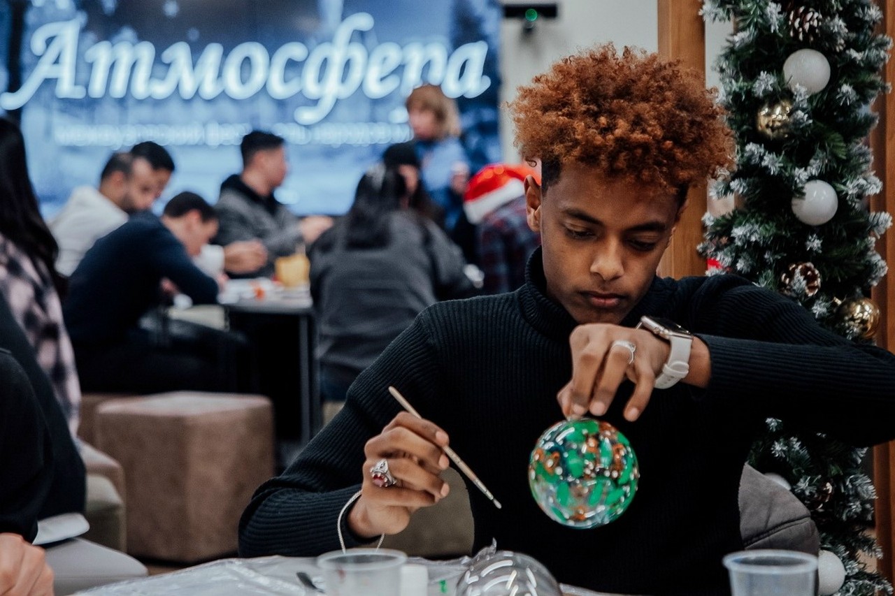 «Атмосфера» Нового года: межвузовский фестиваль народов мира собрал участников из 32 стран в Мининском