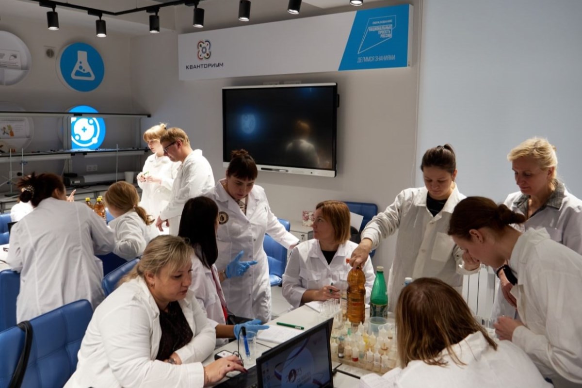 Более 1200 учителей физики, химии, биологии, информатики и математики освоили новые методики преподавания Более 1200 учителей физики, химии, биологии, информатики и математики освоили новые методики преподавания