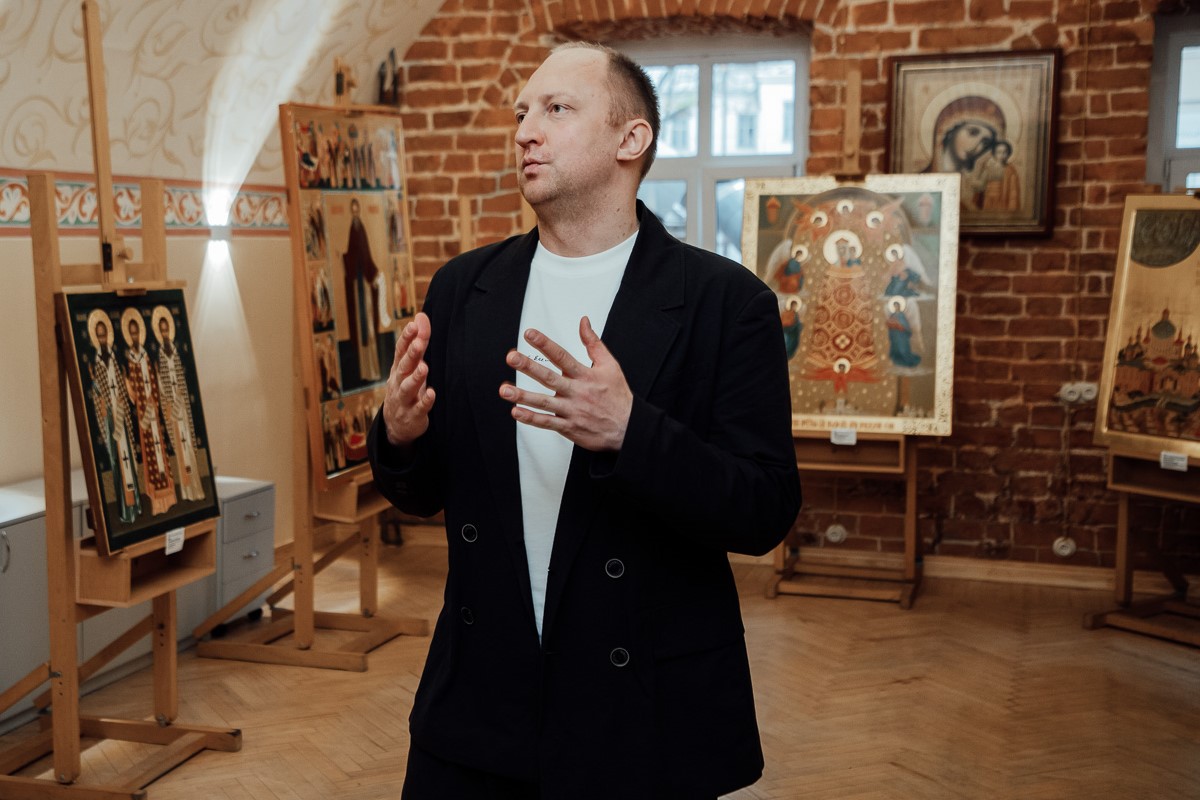 Передвижная выставка икон «Богословие в красках» экспонируется в Мининском университете Передвижная выставка икон «Богословие в красках» экспонируется в Мининском университете