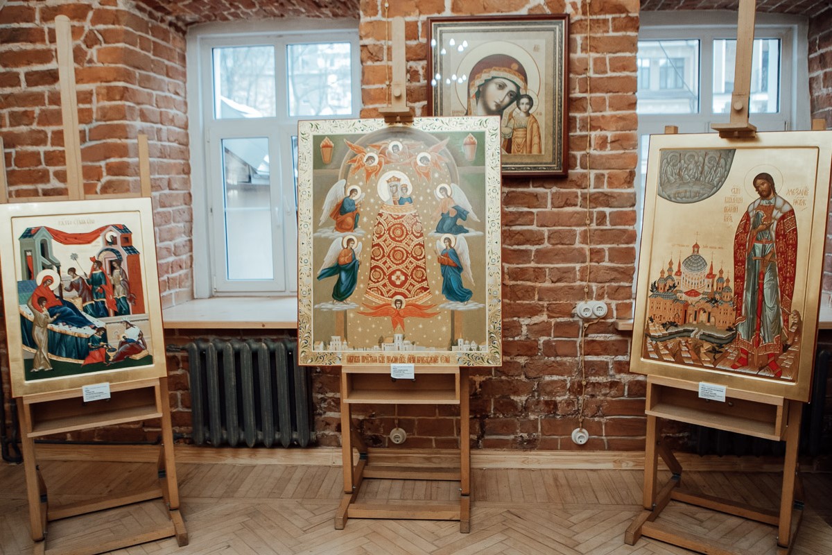 Передвижная выставка икон «Богословие в красках» экспонируется в Мининском университете Передвижная выставка икон «Богословие в красках» экспонируется в Мининском университете
