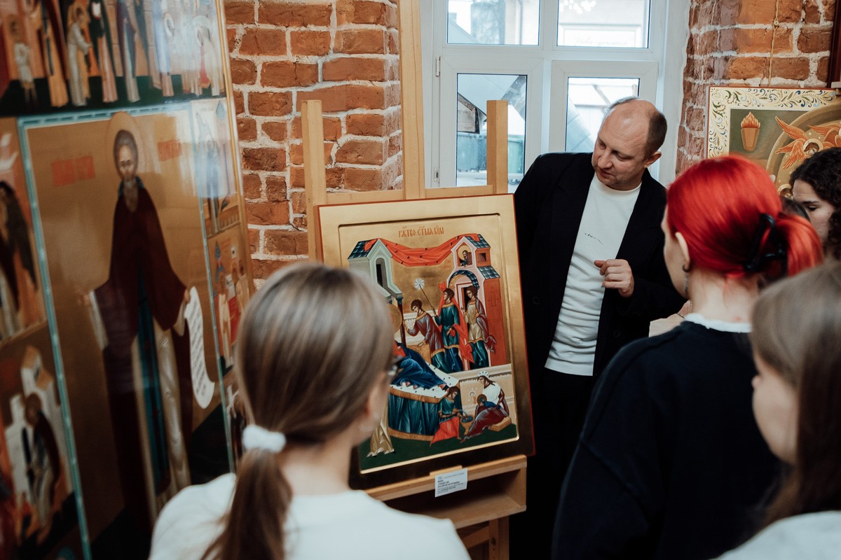 Передвижная выставка икон «Богословие в красках» экспонируется в Мининском университете Передвижная выставка икон «Богословие в красках» экспонируется в Мининском университете