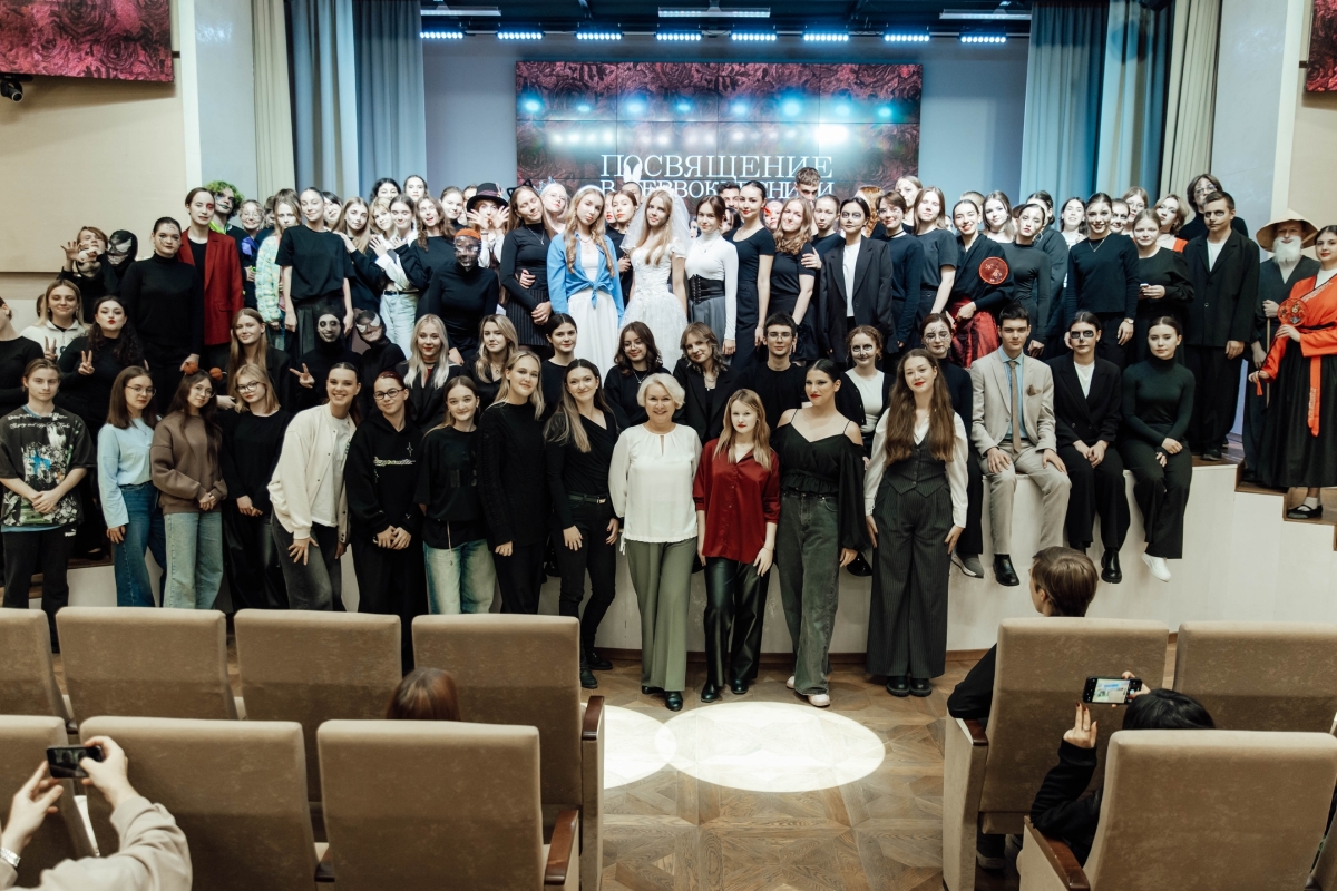 На лингвистическом факультете состоялся концерт «Дебют и Посвящения Первокурсников» На лингвистическом факультете состоялся концерт «Дебют и Посвящения Первокурсников»