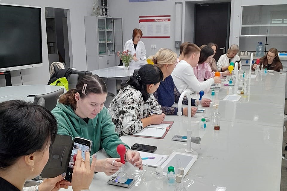 Педагогические мастерские и мастер-классы для учителей химии нижегородских школ состоялись в Мининском университете Педагогические мастерские и мастер-классы для учителей химии нижегородских школ состоялись в Мининском университете