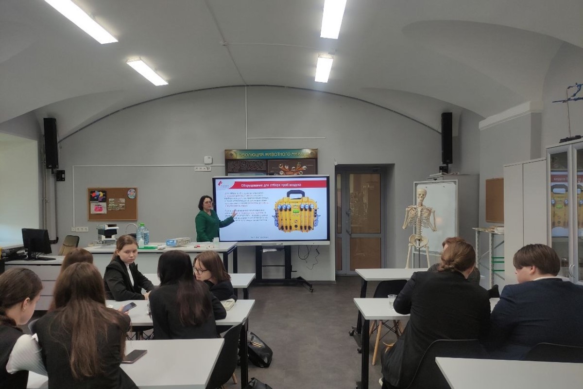 На естественно-географическом факультете провели интерактивные уроки для школьников На естественно-географическом факультете провели интерактивные уроки для школьников