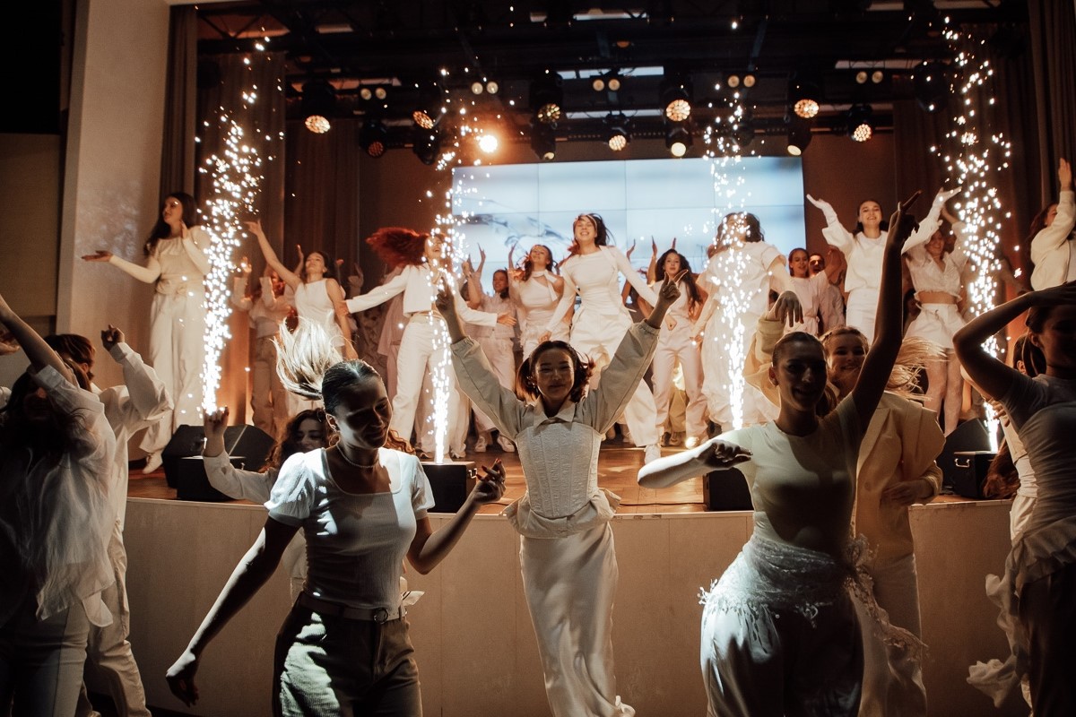 Первокурсники Мининского громко заявили о себе, став частью самого яркого шоу этой осени Первокурсники Мининского громко заявили о себе, став частью самого яркого шоу этой осени