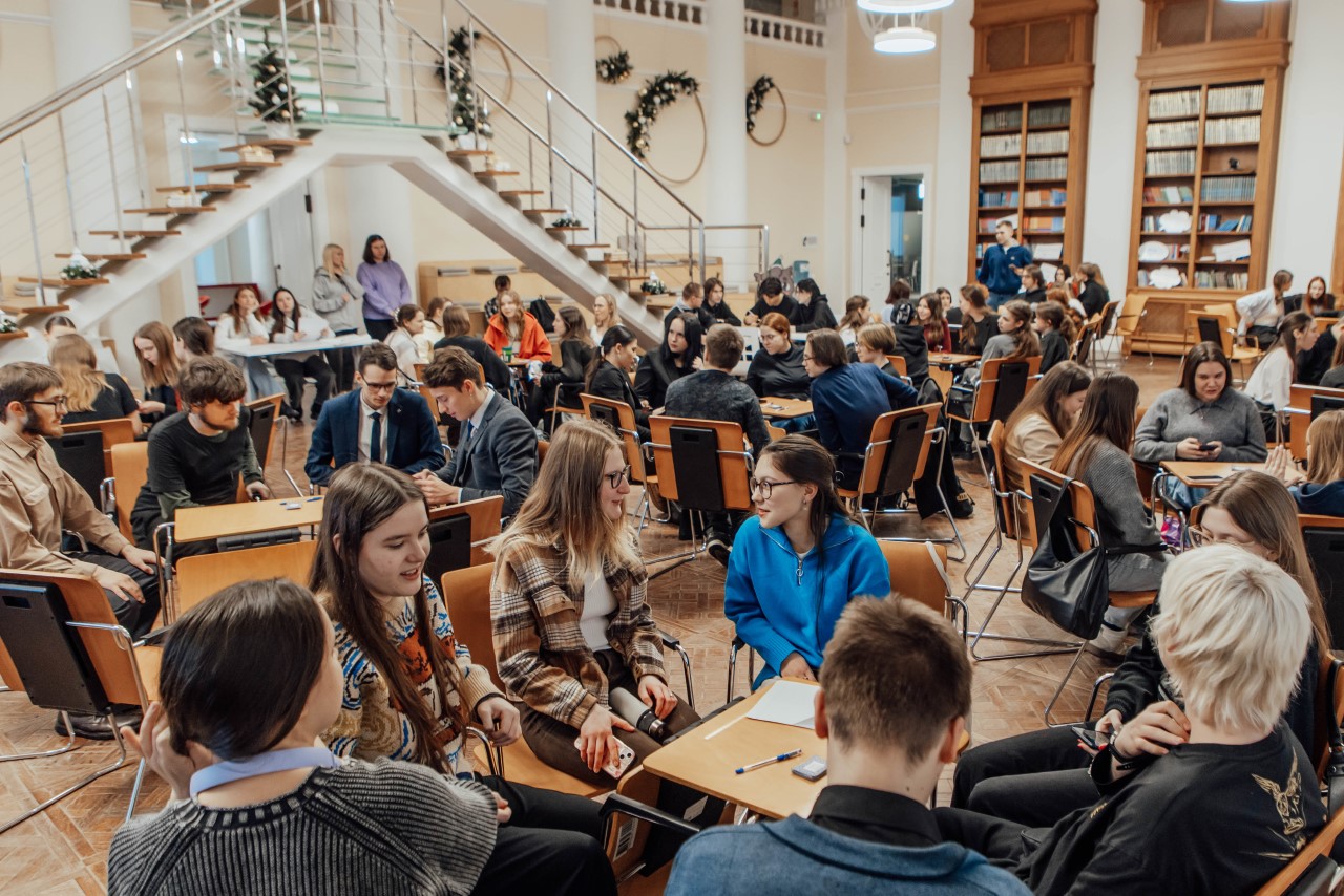 От физики до религиоведения: в Мининском прошел турнир знатоков 