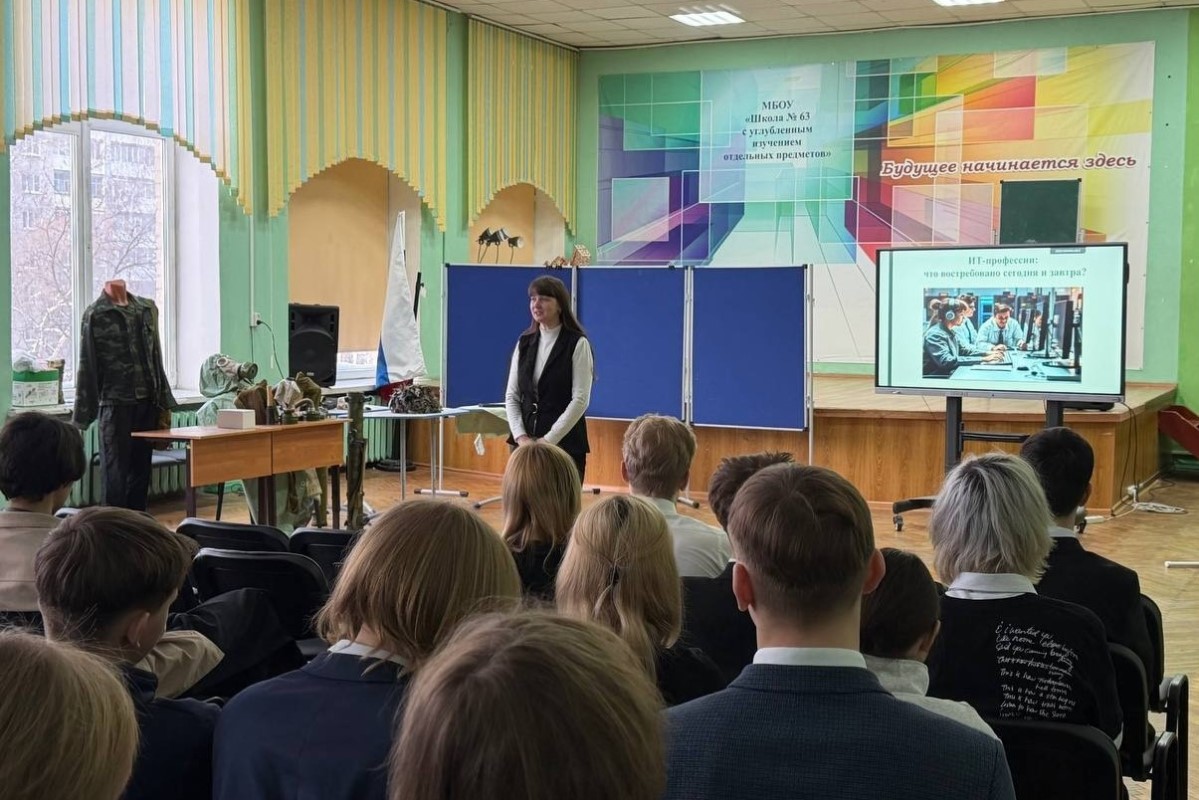 ИТ-профессии будущего обсудили со школьниками преподаватели Мининского университета