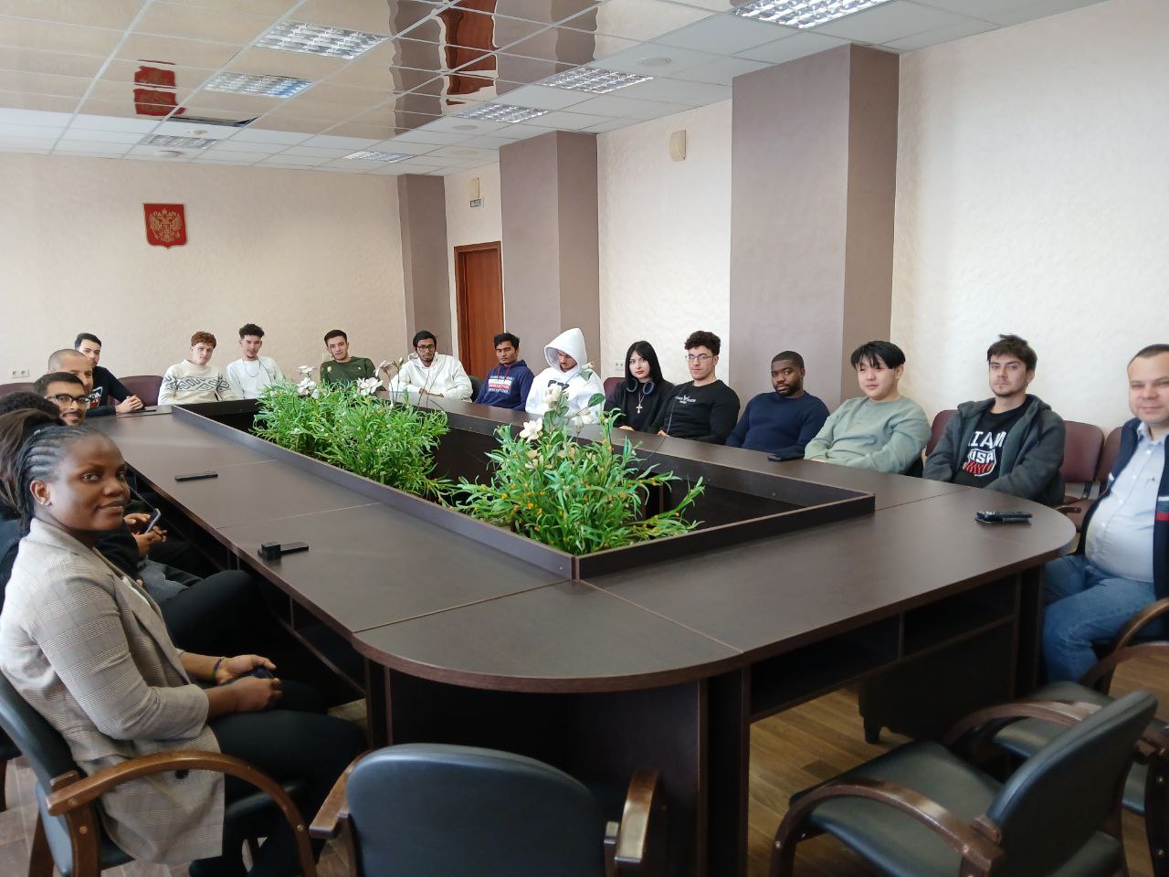 Нейросети и широкий спектр новых профессий в IT обсудили с иностранными студентами Мининского