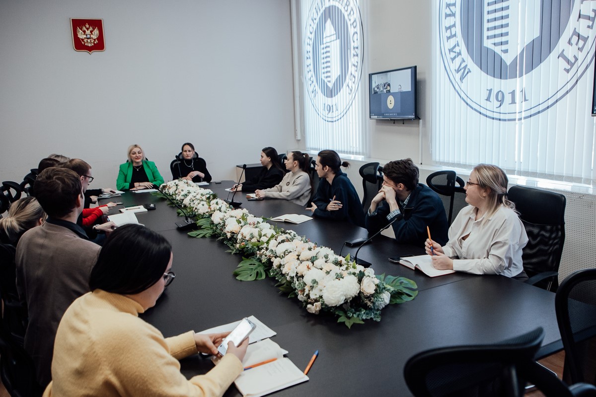 Молодые ученые Мининского встретились за круглым столом, чтобы обсудить будущее Совета молодых ученых Молодые ученые Мининского встретились за круглым столом, чтобы обсудить будущее Совета молодых ученых