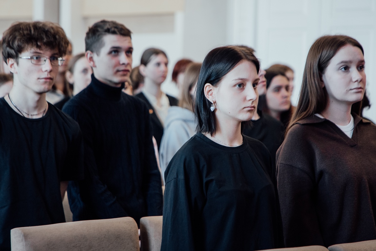 В Мининском университете прошла церемония поднятия флага в преддверии Дня воссоединения Крыма с Россией