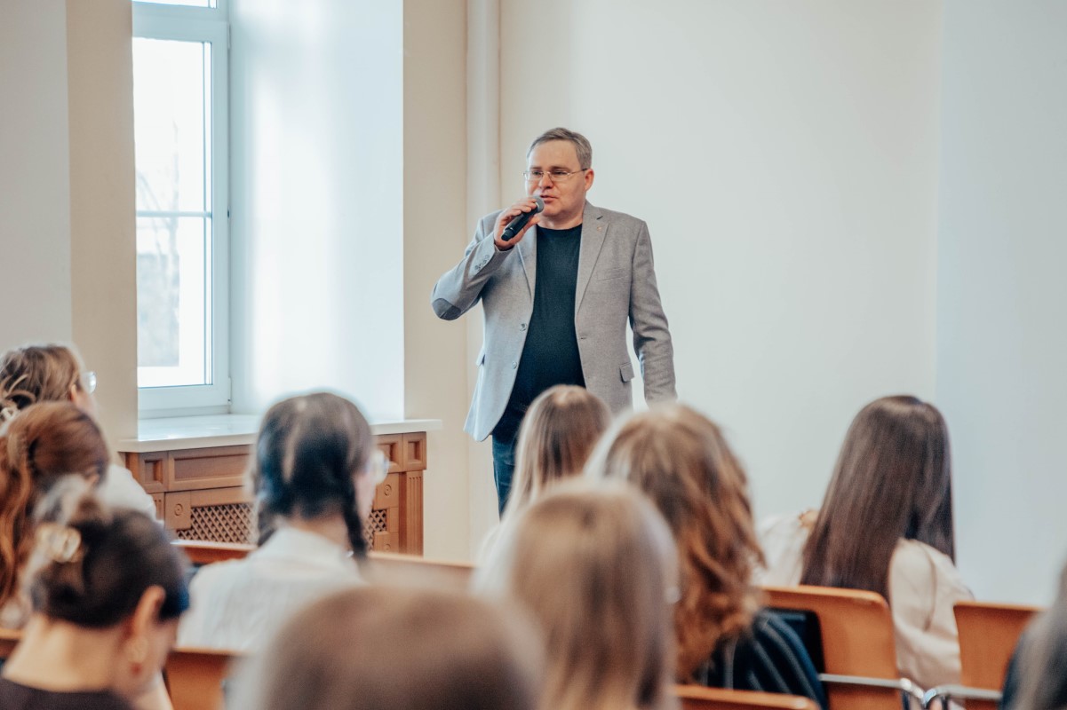 Эксперт по безопасности прочитал лекцию о природе экстремизма в Мининском