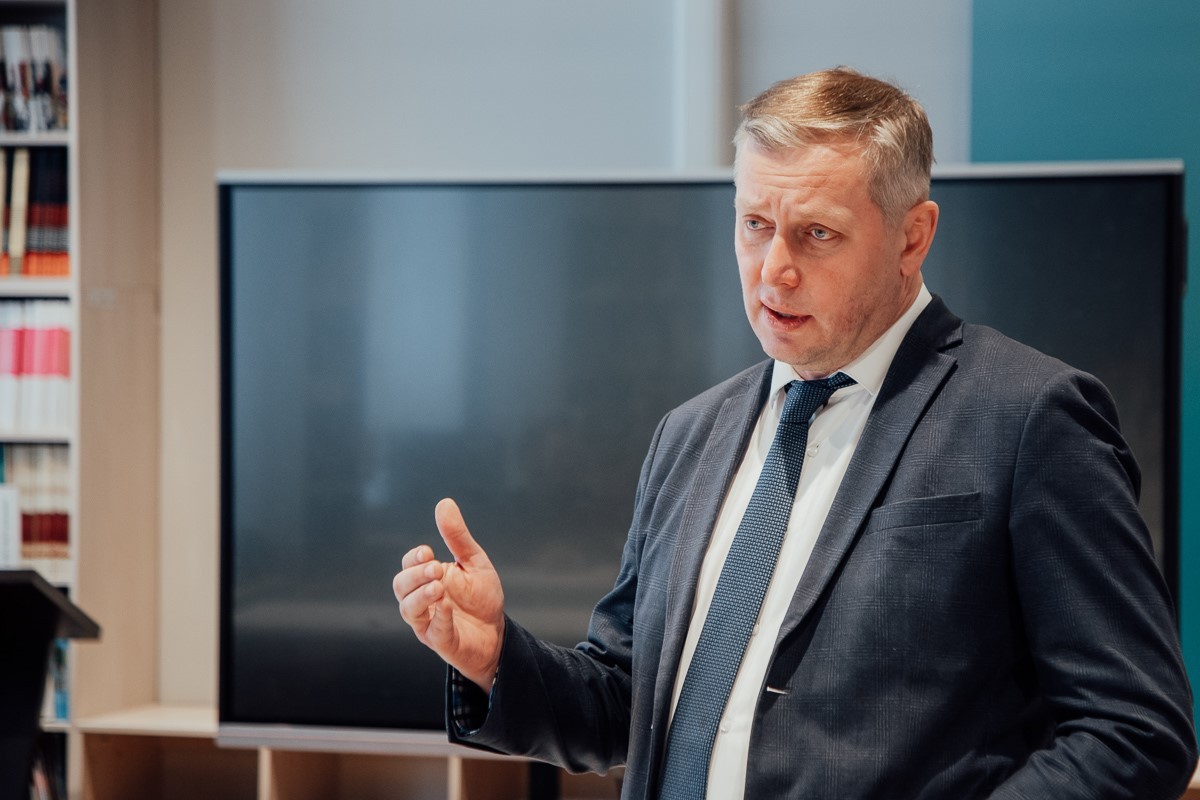 Директор школы №123 Борис Котельников встретился со студентами в Мининском университете