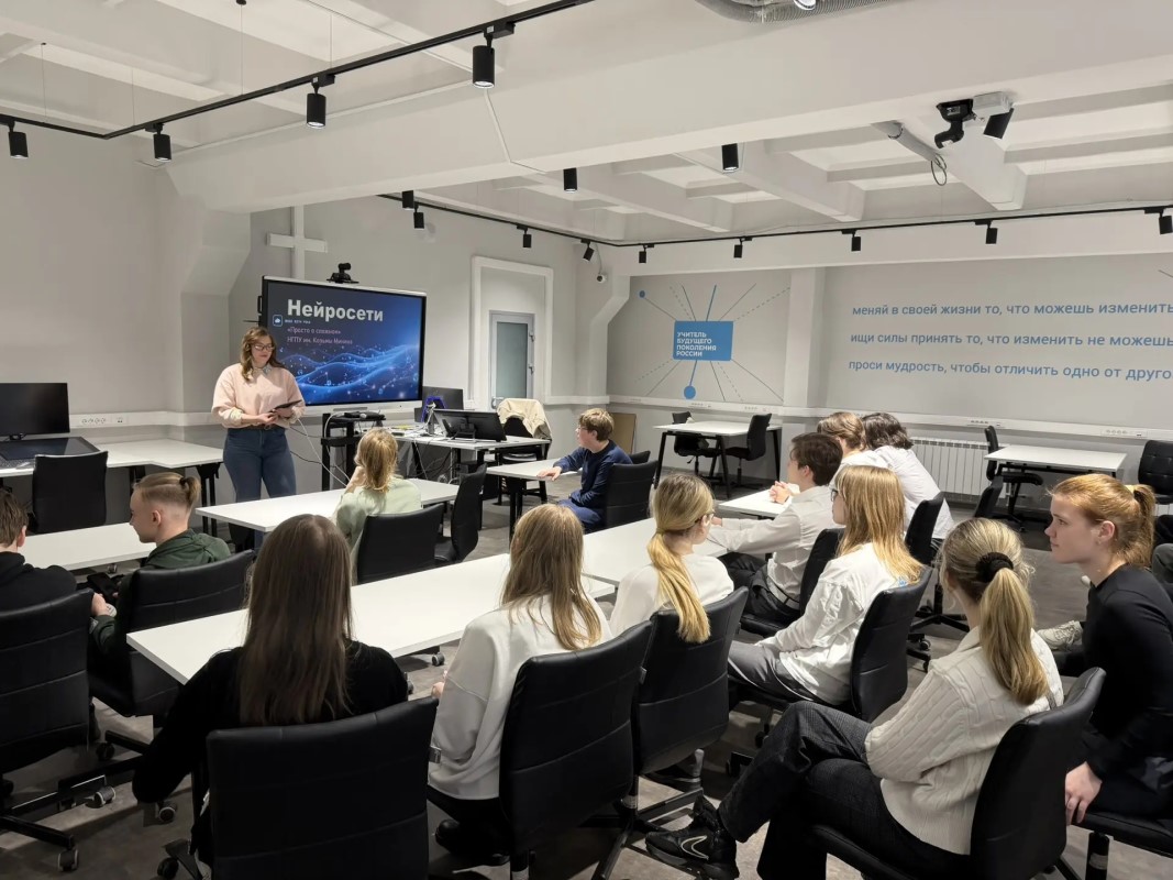 Мастер‑класс «Нейросети в учёбе и творчестве» прошёл в Мининском университете
