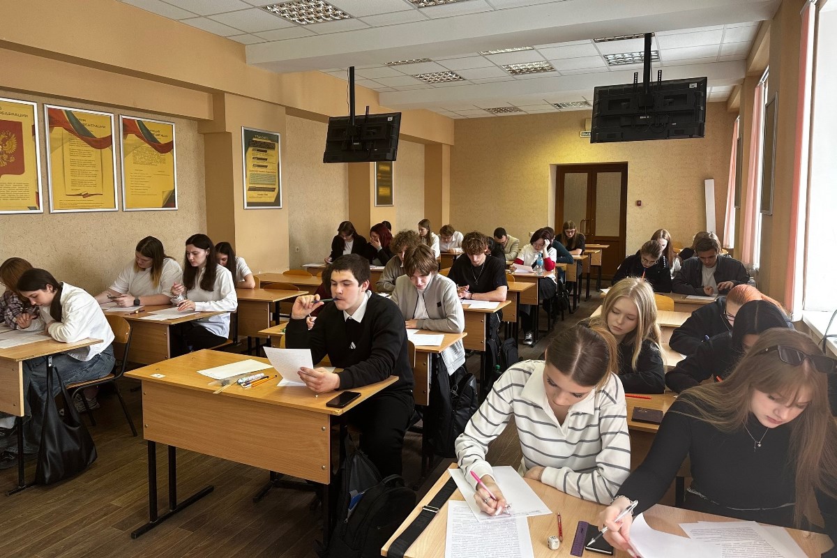 Школьники и студенты СПО решили инженерные головоломки в Мининском университете