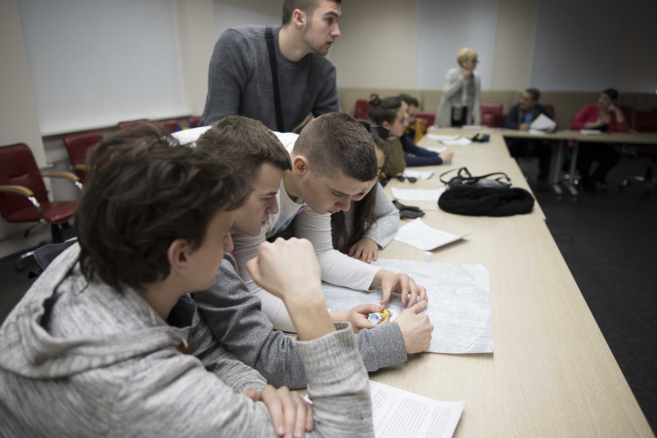 Школьники из Сербии посетили Мининский университет