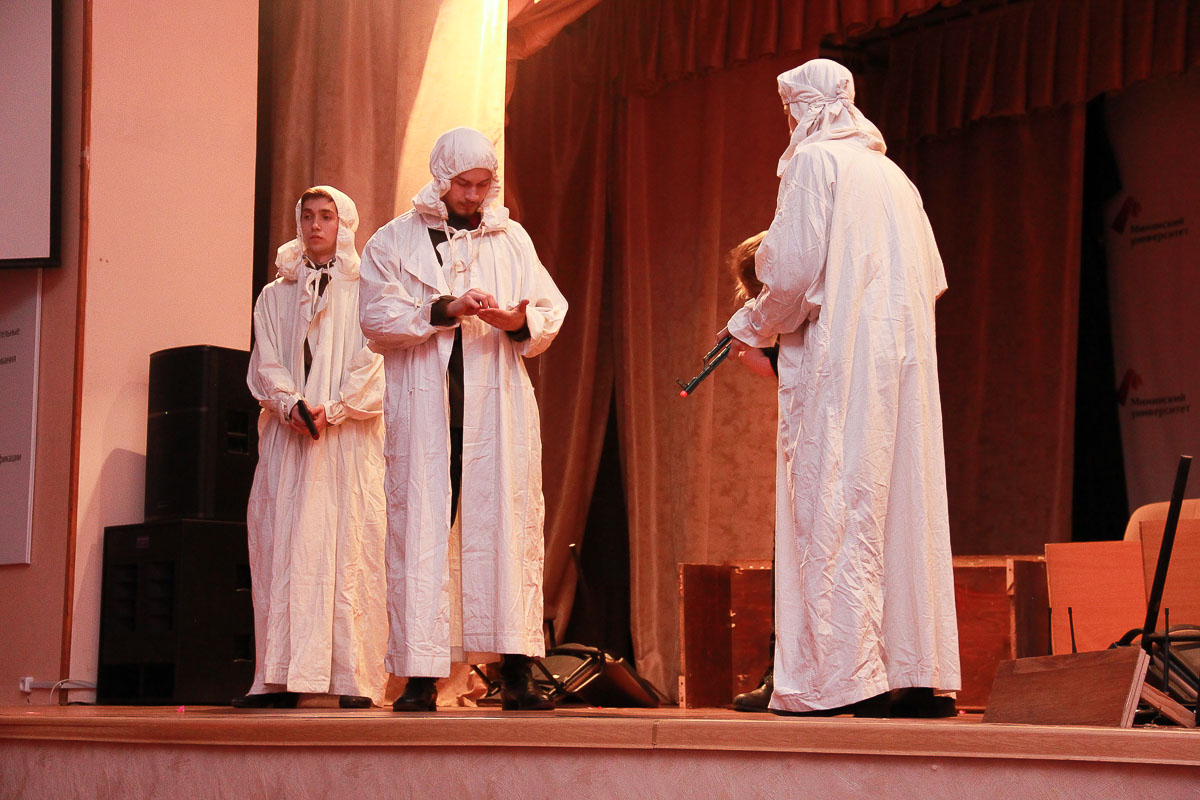 Ученики гимназии №1 выступили со спектаклем «Возвращайтесь, но только без оружия»