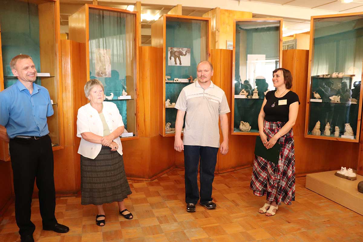 Студенты и преподаватели ФДИИМТ приняли участие в открытии выставки «Борнуковский резной камень»
