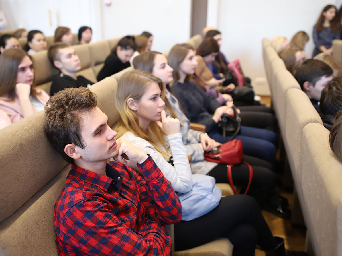 Открытые курсы мининского. Мининский университет актовый зал. Студенты Мининского университета. Мининский университет внутри. Открытые Мининские курсы.