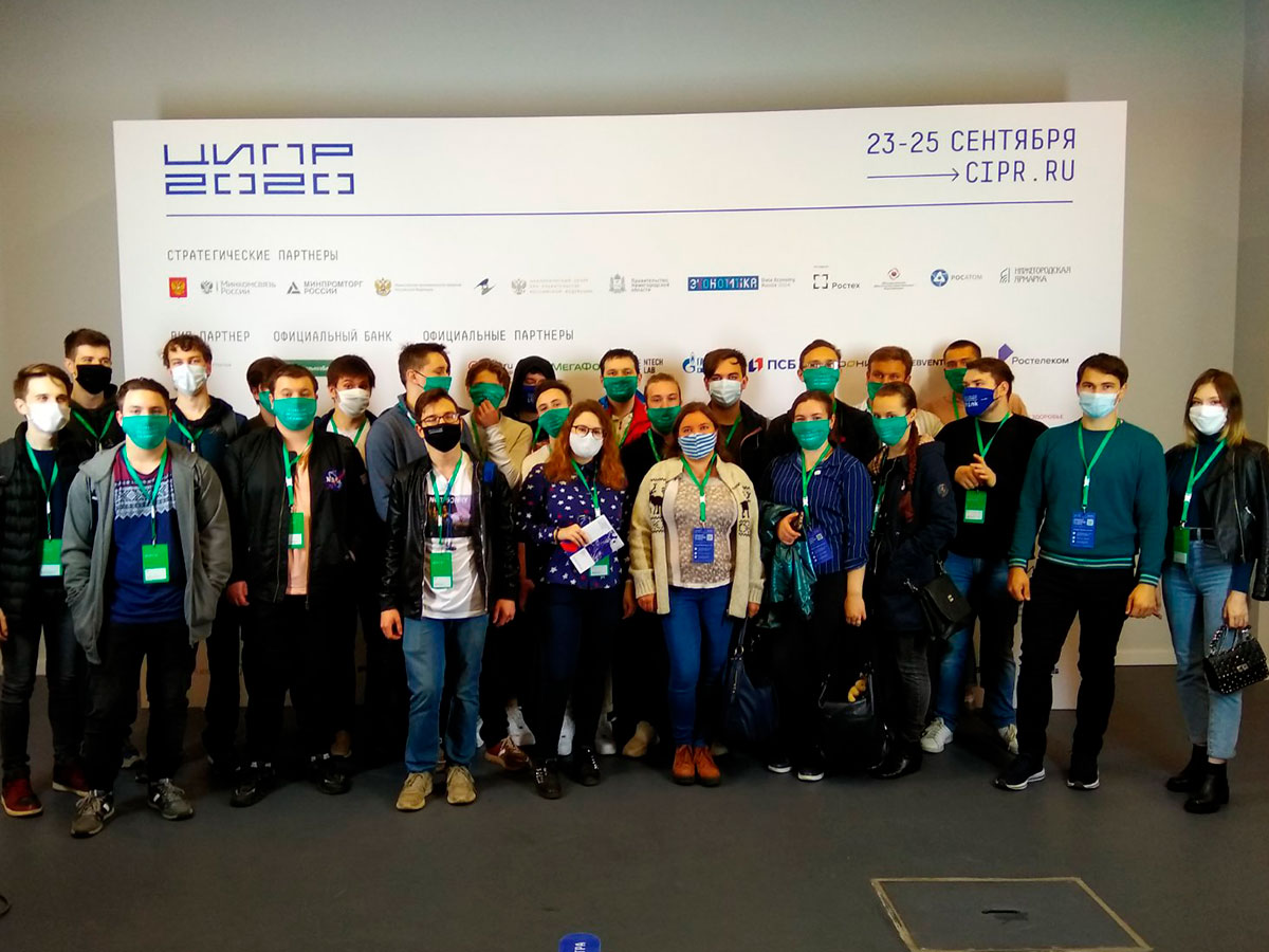 Студенты факультета естественных, математических и компьютерных наук посетили конференцию «Цифровая индустрия промышленной России» 