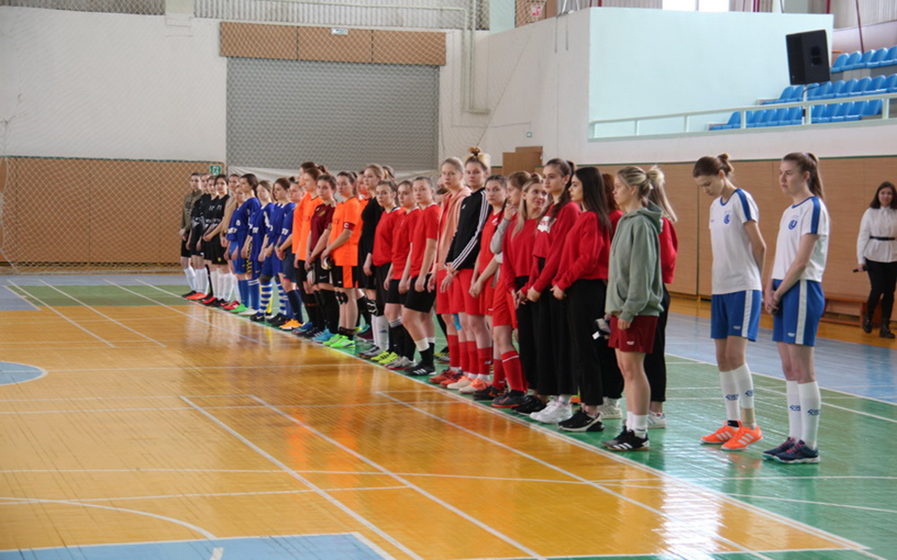 Серебряный успех команды женского мини-футбола Мининского университета