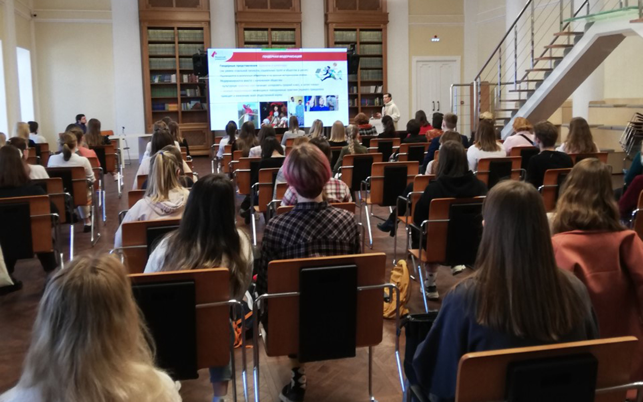 150 молодых исследователей приняли участие в научно-практической конференции в Мининском университете