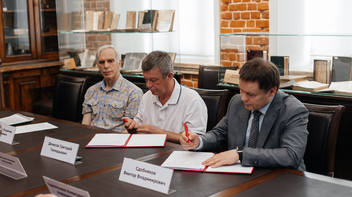 Здание институт прикладной физики ран. Ипф ран. Арбузова 1 академгородок новосибирск. Шанхайский институт прикладной физики (sinap). Институт прикладной физики новосибирск.