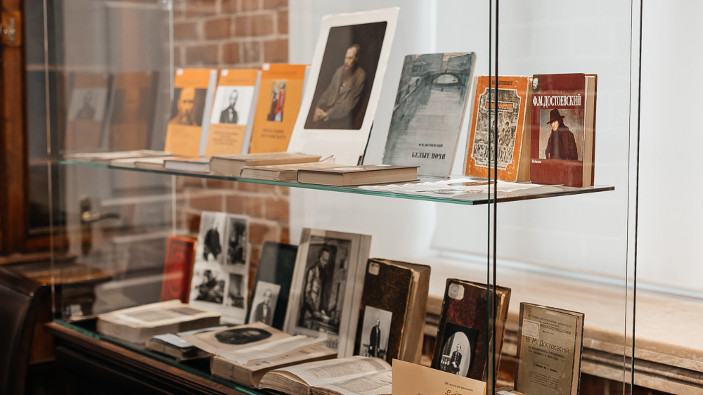 В Зале редкой книги открылась книжная выставка редких изданий русских писателей
