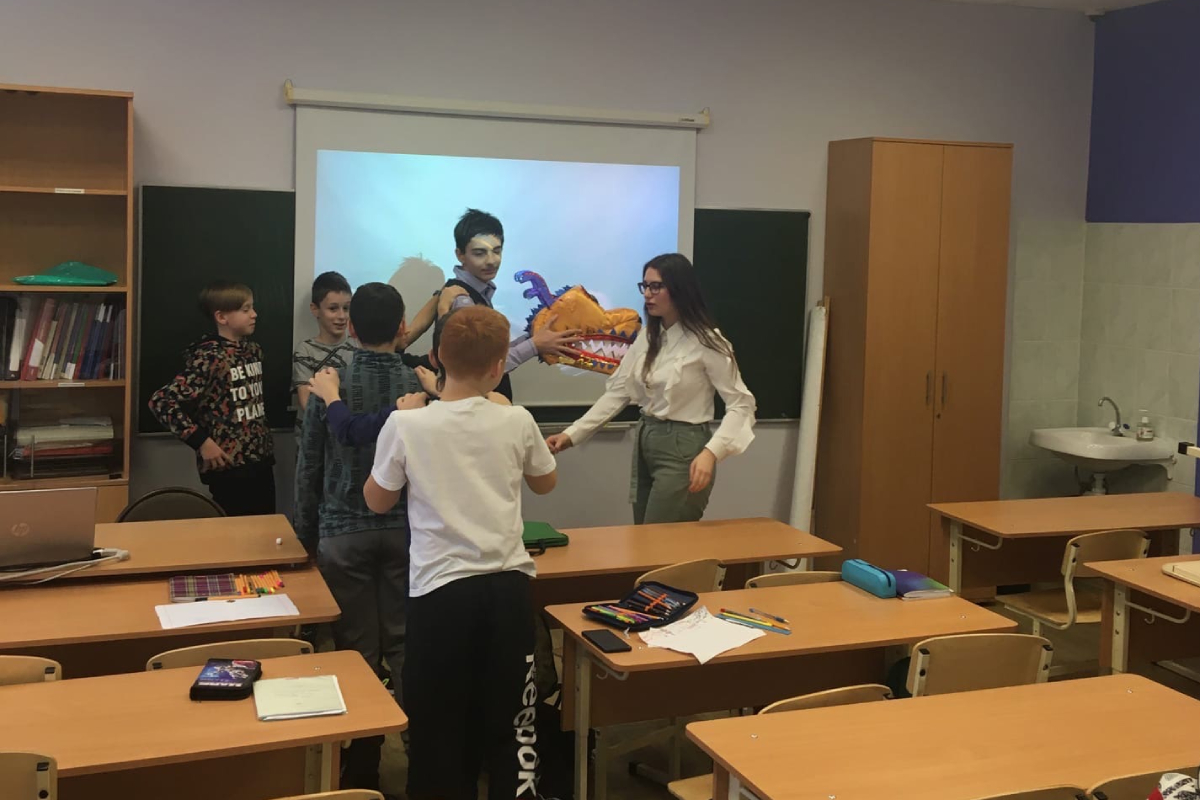 Студенты Мининского провели традиционный мастер-класс по китайскому языку для школьников 