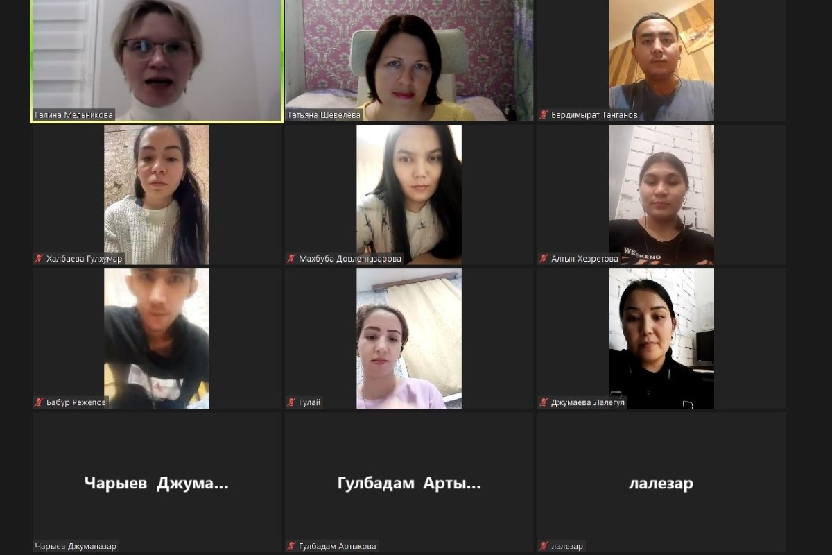 Преподаватели Мининского университета провели интерактивное занятие для иностранных студентов «Средь шумного бала» 