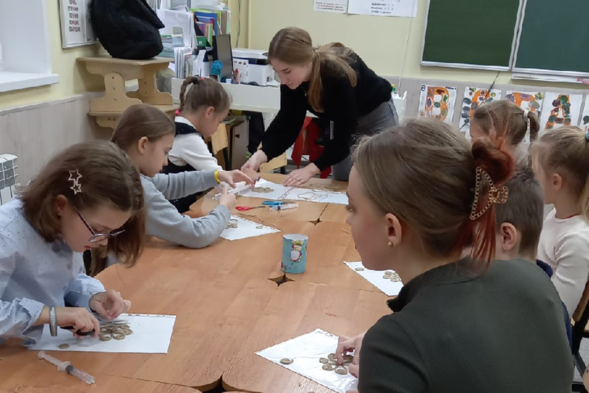 Команда Мининского провела фестиваль «Профессия волонтёр» для учеников начальной школы  