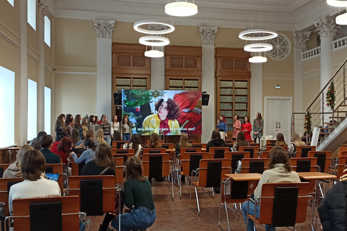 Около 100 студентов Мининского собрались на научно-культурном The Christmas Spirit