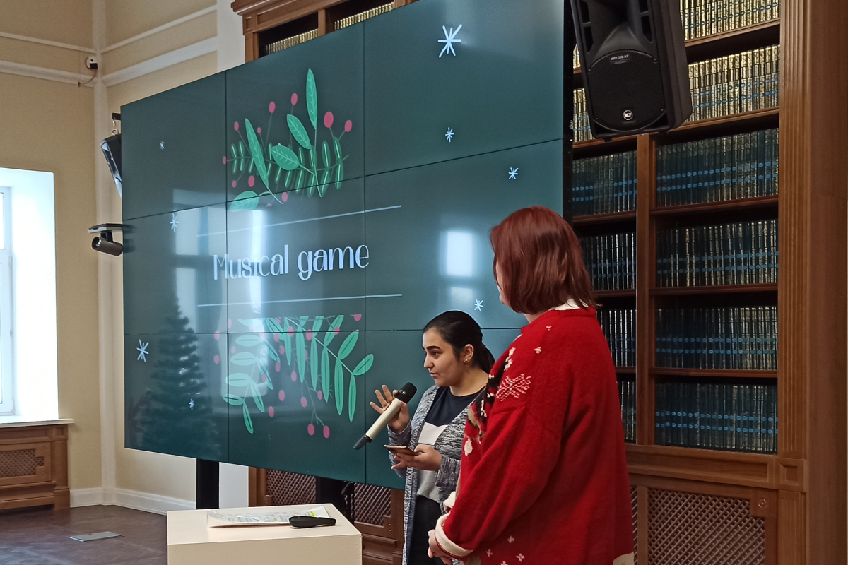 Около 100 студентов Мининского собрались на научно-культурном The Christmas Spirit