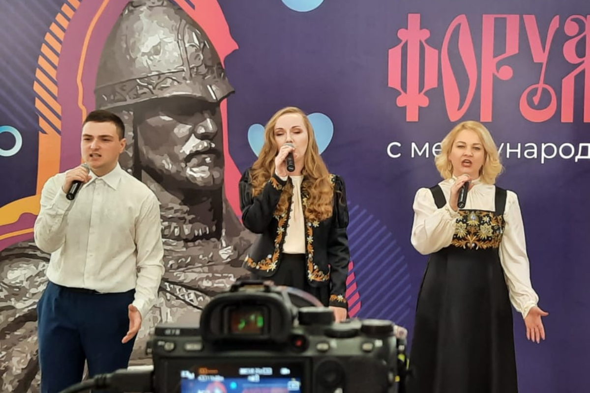 Педагоги-вокалисты Мининского выступили в прямом эфире Всероссийского образовательного форума 