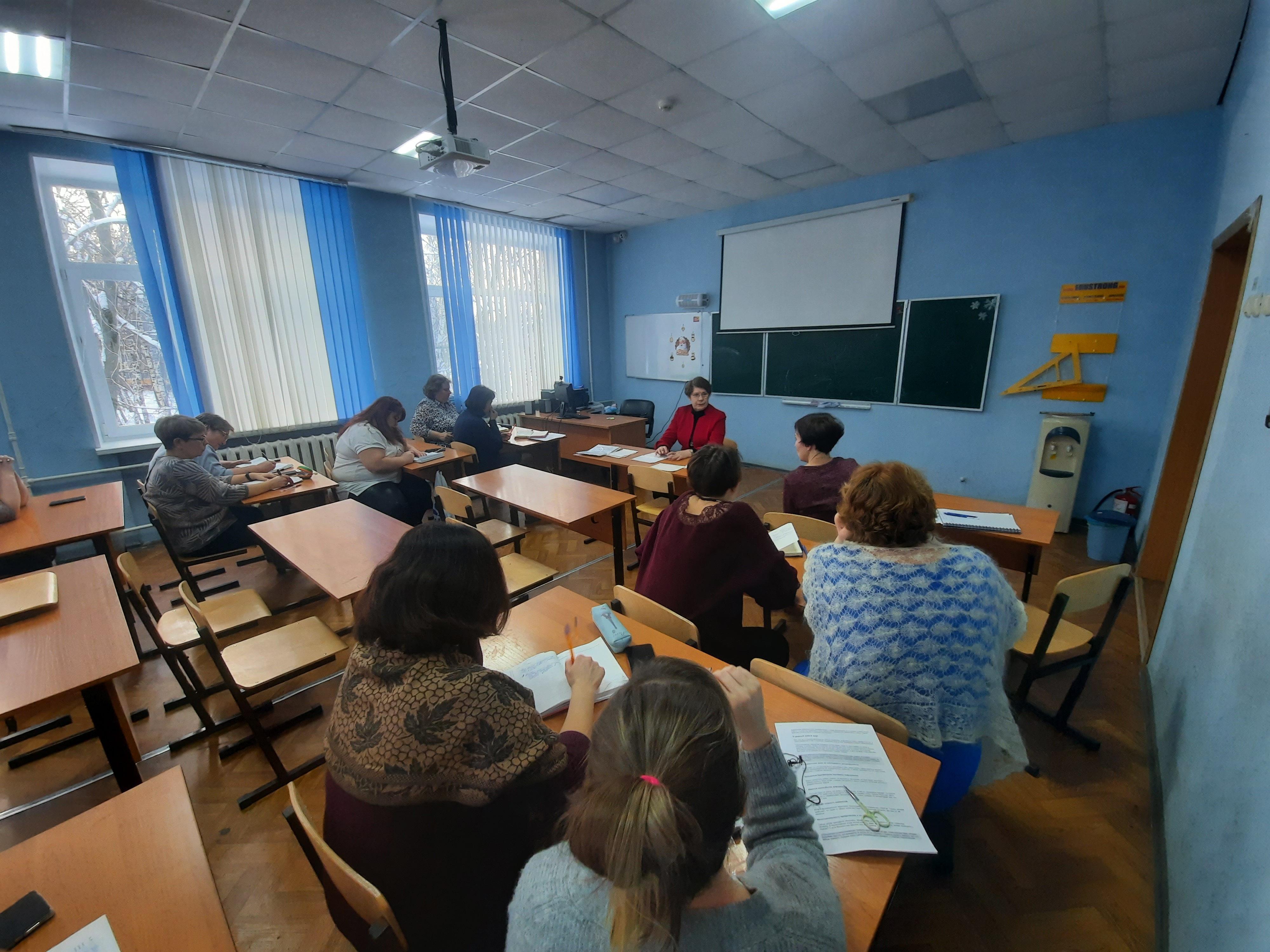 Команда Мининского провела в школе семинар «Интерактивные технологии педагогического просвещения родителей в работе классного руководителя» 
