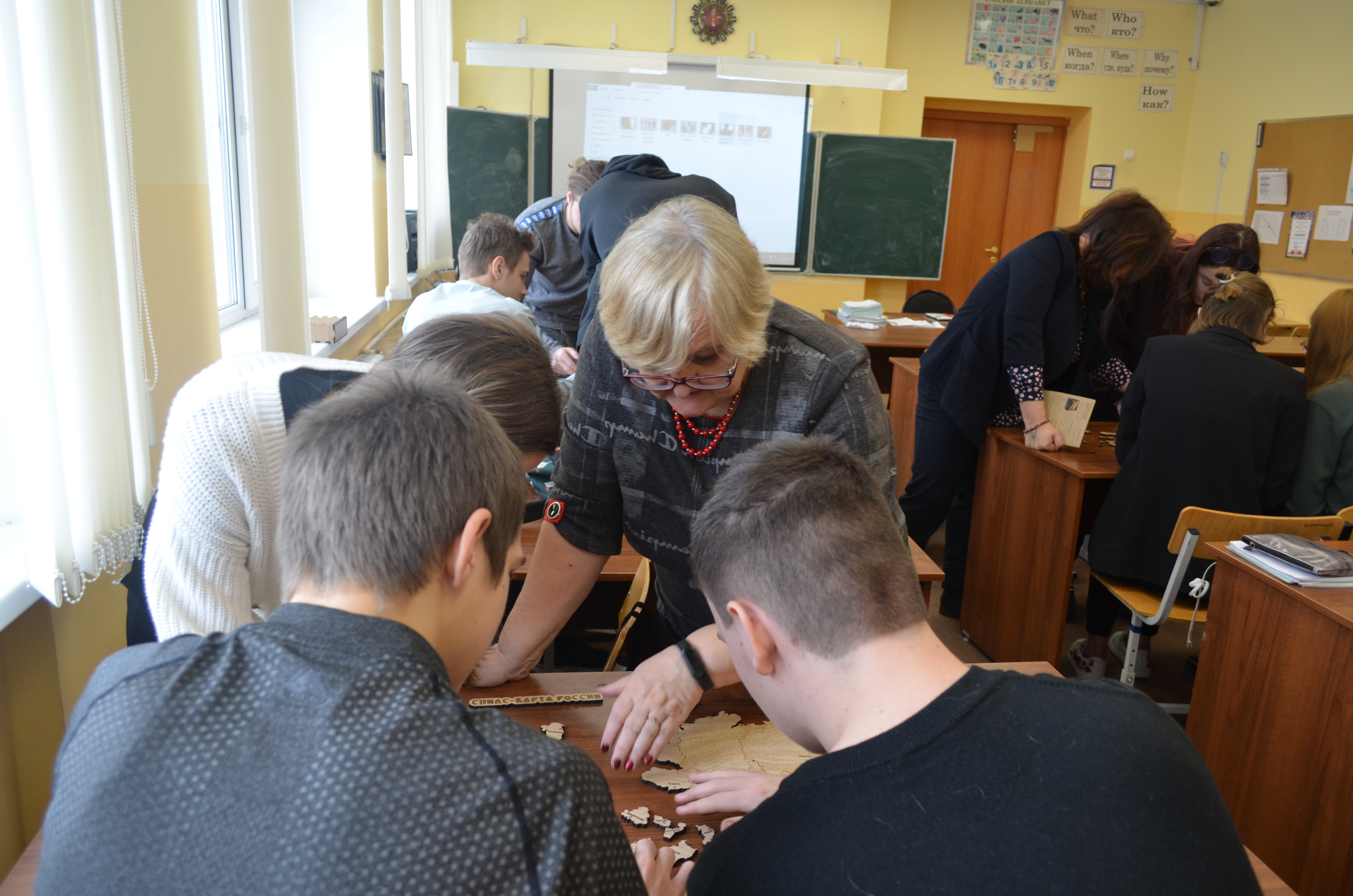 Педагоги Мининского провели образовательные мастер-классы по географии для старшеклассников 