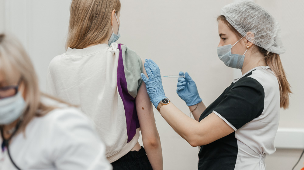 Более 50 студентов Мининского вакцинировались от COVID-19 в университете за утро
