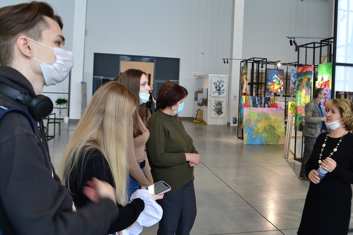 Студенты-дизайнеры побывали на международной выставке искусств «АРТ МИР» 