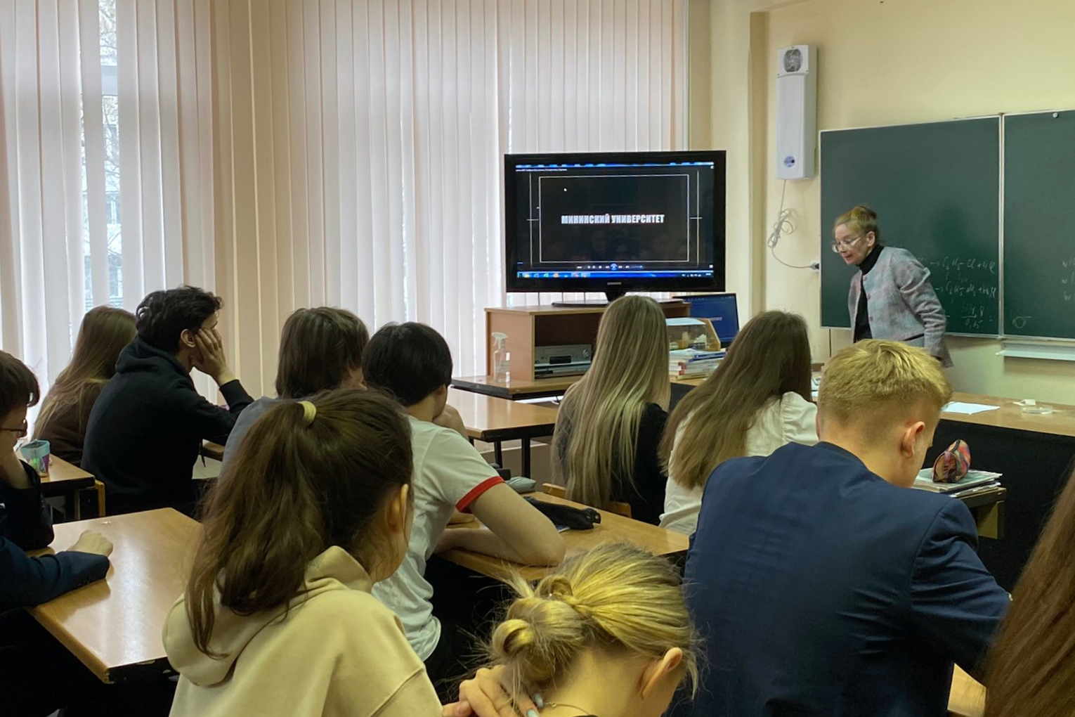 Команда Мининского провела профориентационные занятия для школьников