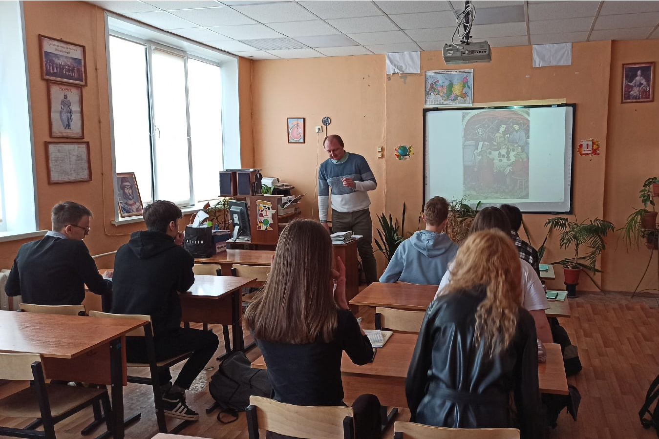 Профориентационный лекторий для школьников провел преподаватель Мининского университета