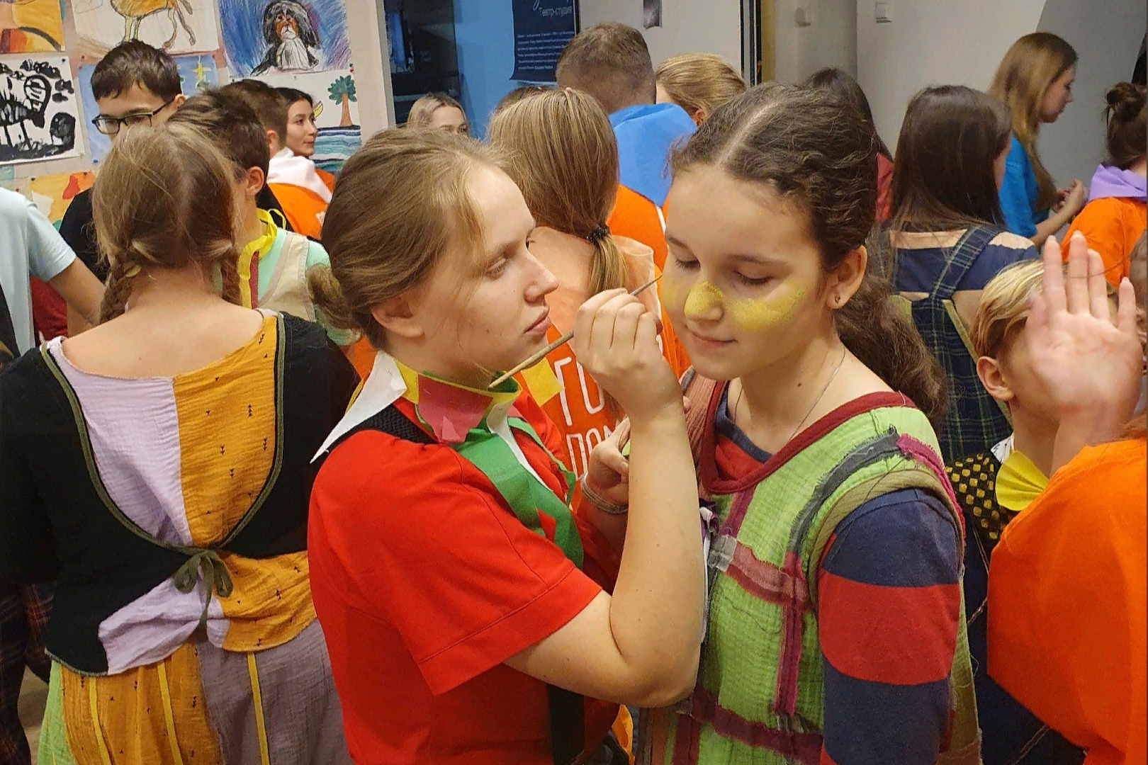 Студенты Мининского университета стали волонтерами театрального инклюзивного фестиваля «Школа искусств»