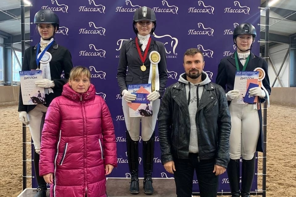 Студентка Мининского стала призером региональных соревнований по конной выездке