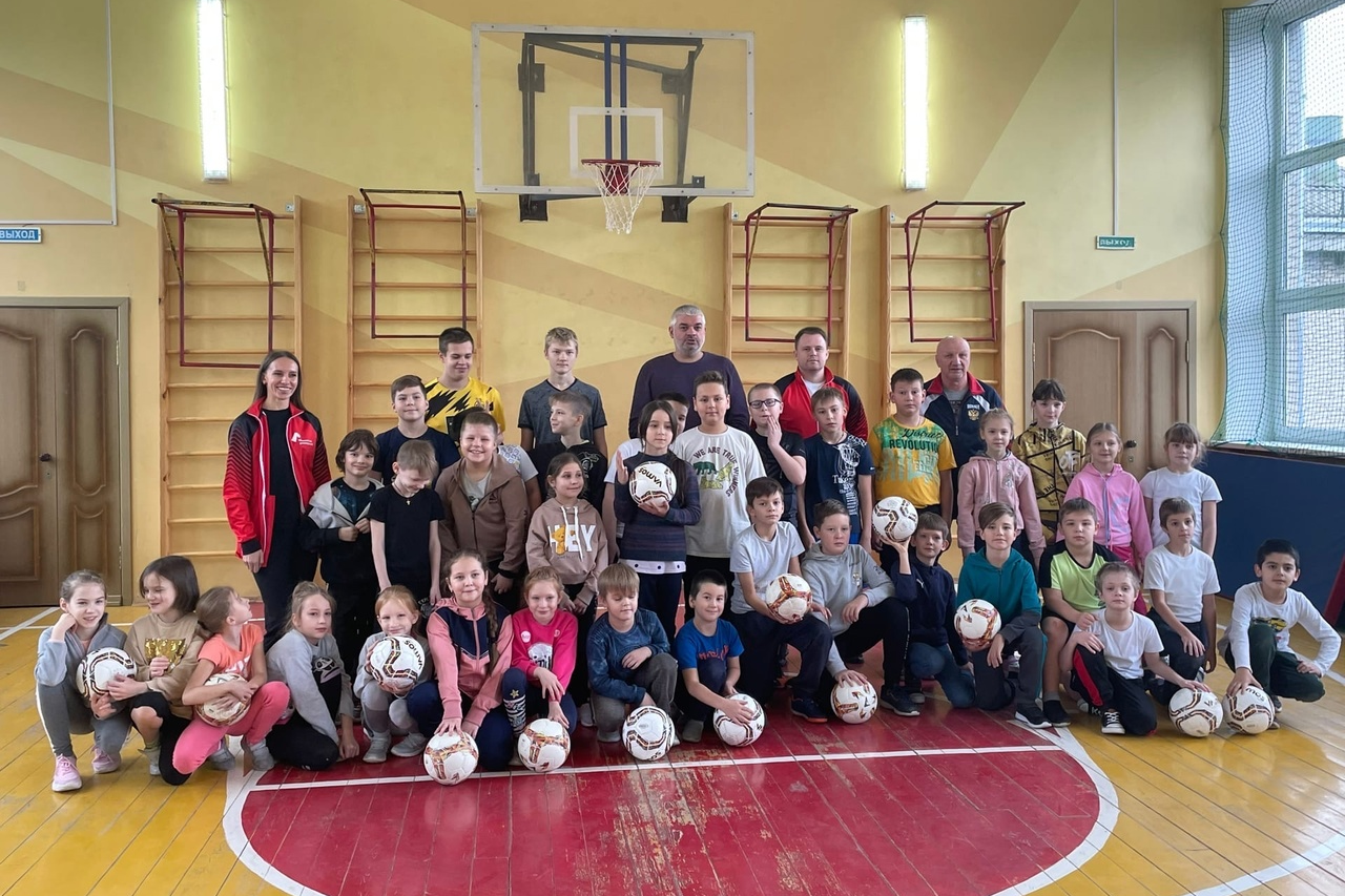 Мастер-класс для школьников по футболу провела команда Мининского университета