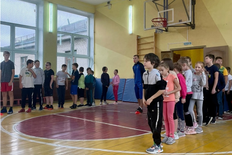 Мастер-класс для школьников по футболу провела команда Мининского университета