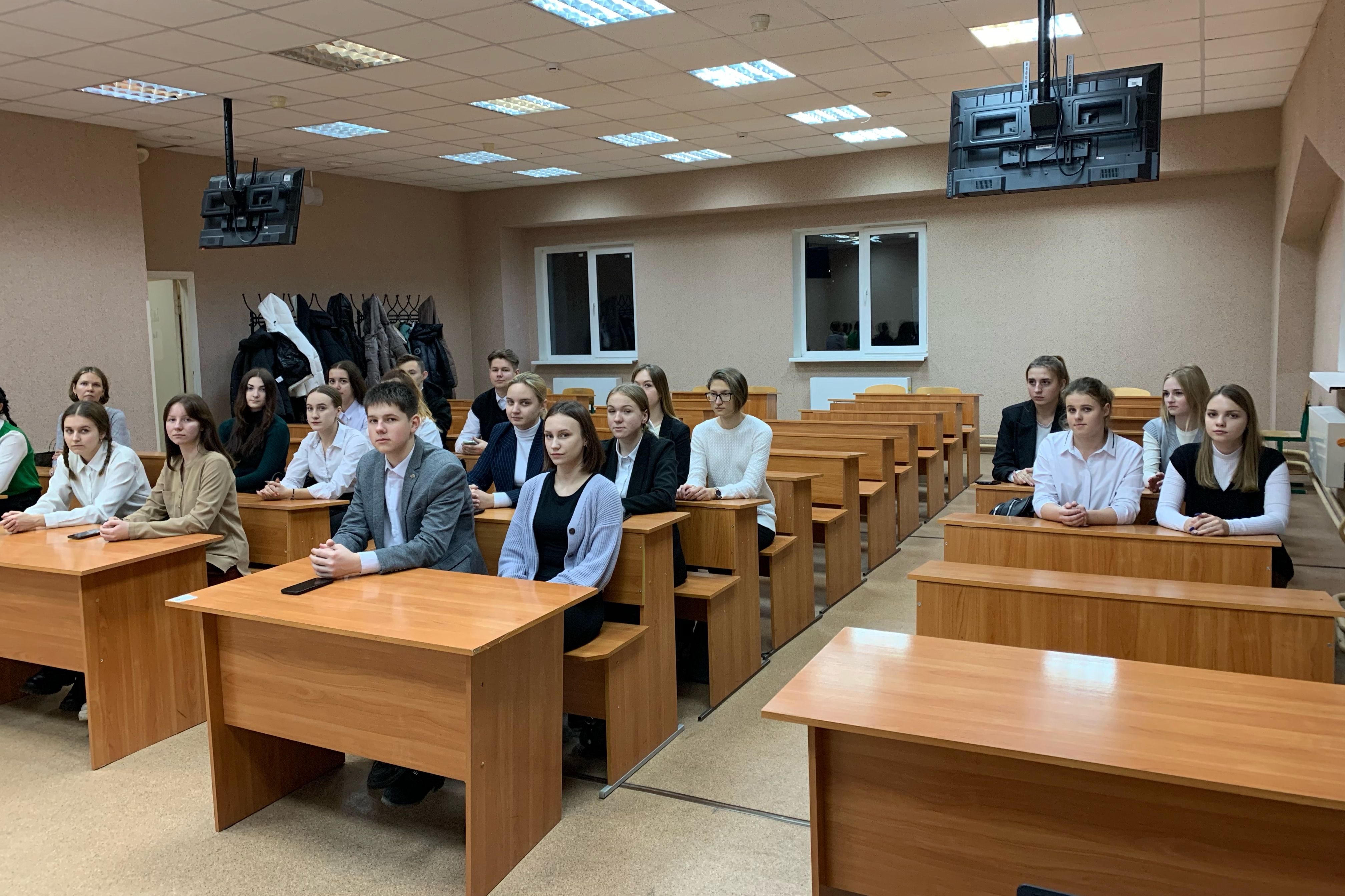 О мерах поддержки бизнеса студентам СПО рассказали в Мининском университете